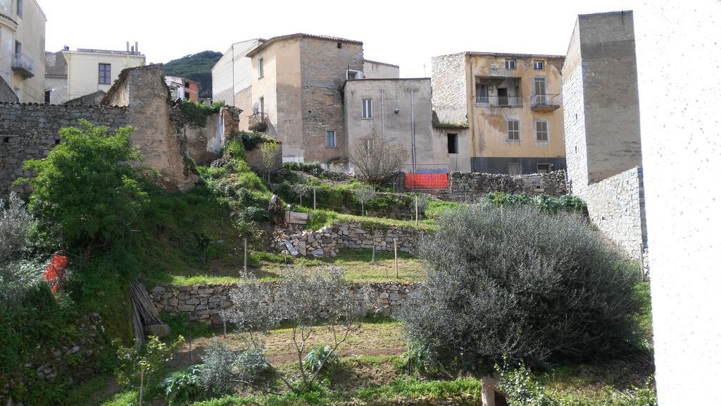 B&B Sa Zodia Guest House Bitti Buitenkant foto